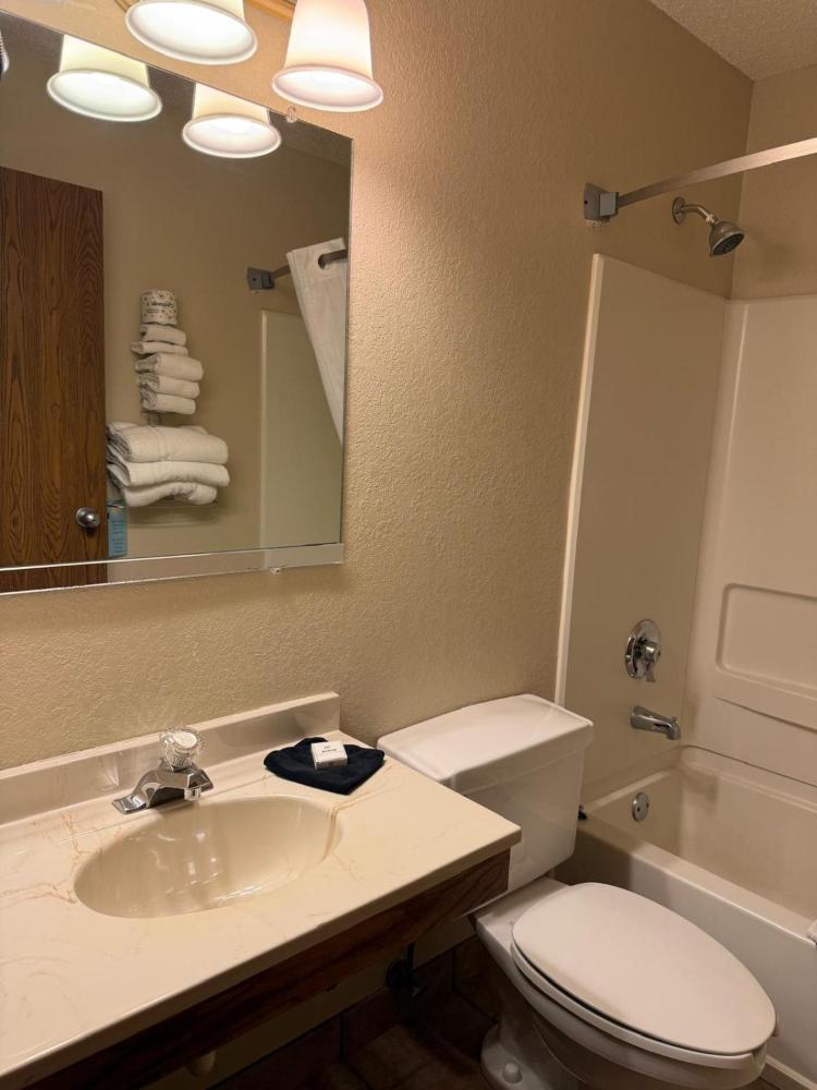 Queen Room interior